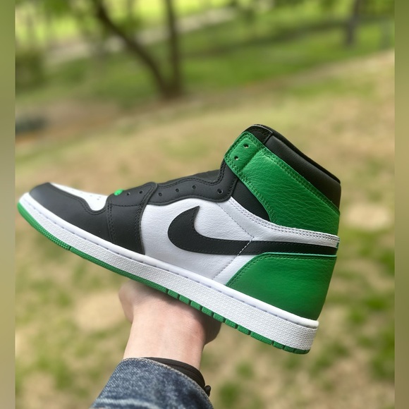 Air Jordan 1 Retro High OG - Picture 8 of 15